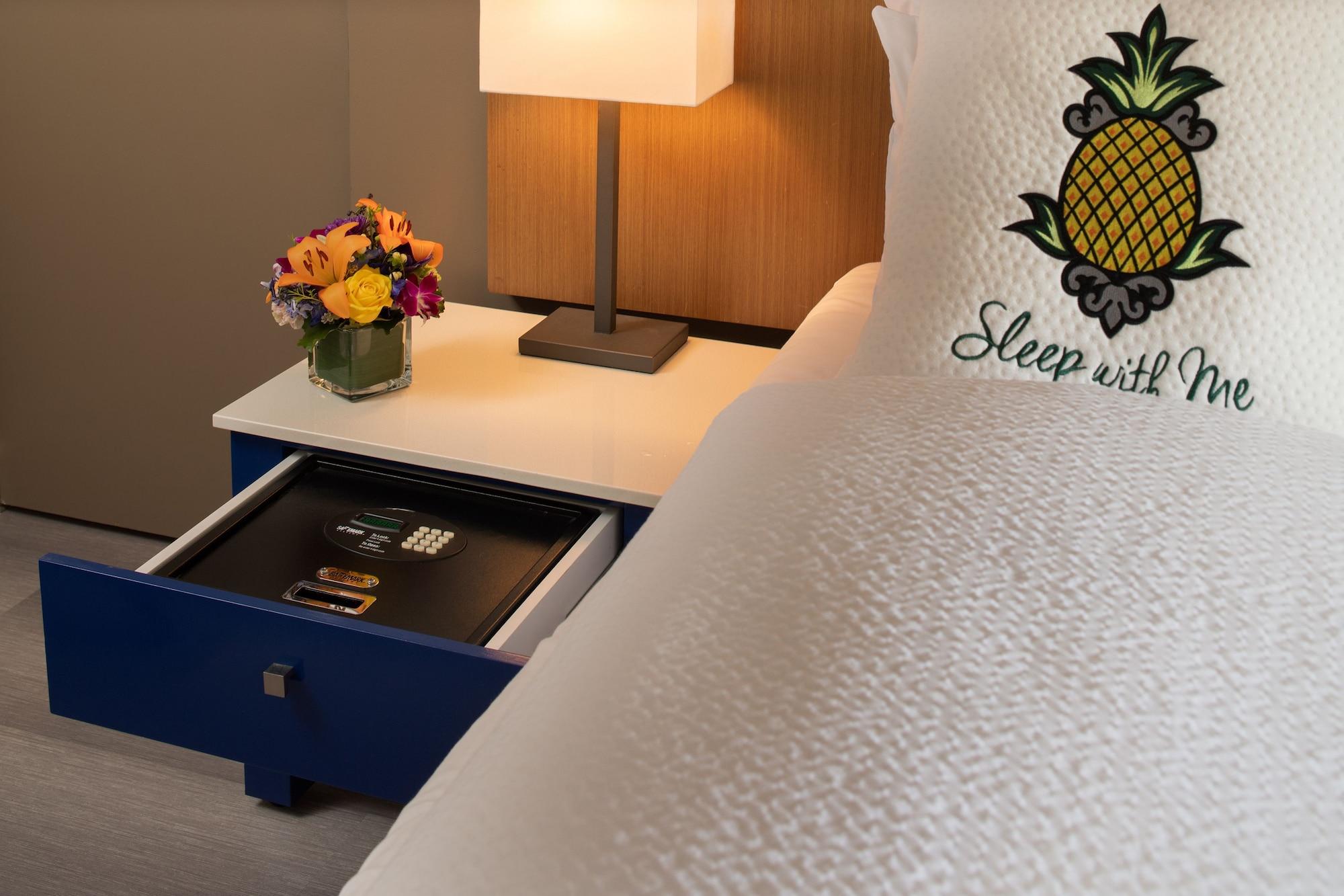 Staypineapple, Hotel Rose, Downtown Portland Bagian luar foto