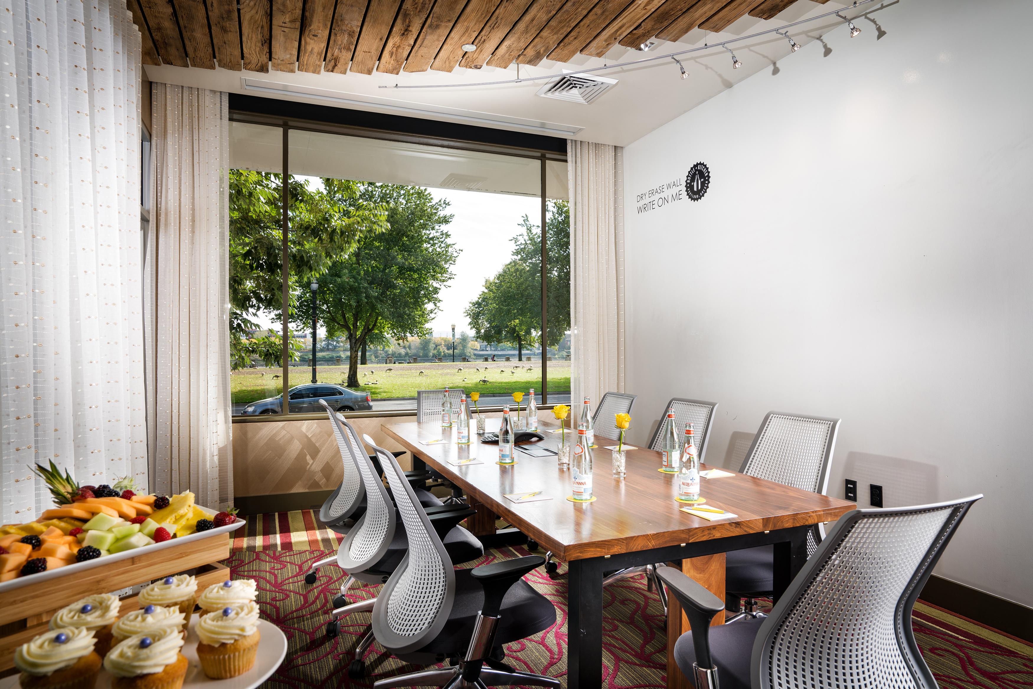 Staypineapple, Hotel Rose, Downtown Portland Bagian luar foto