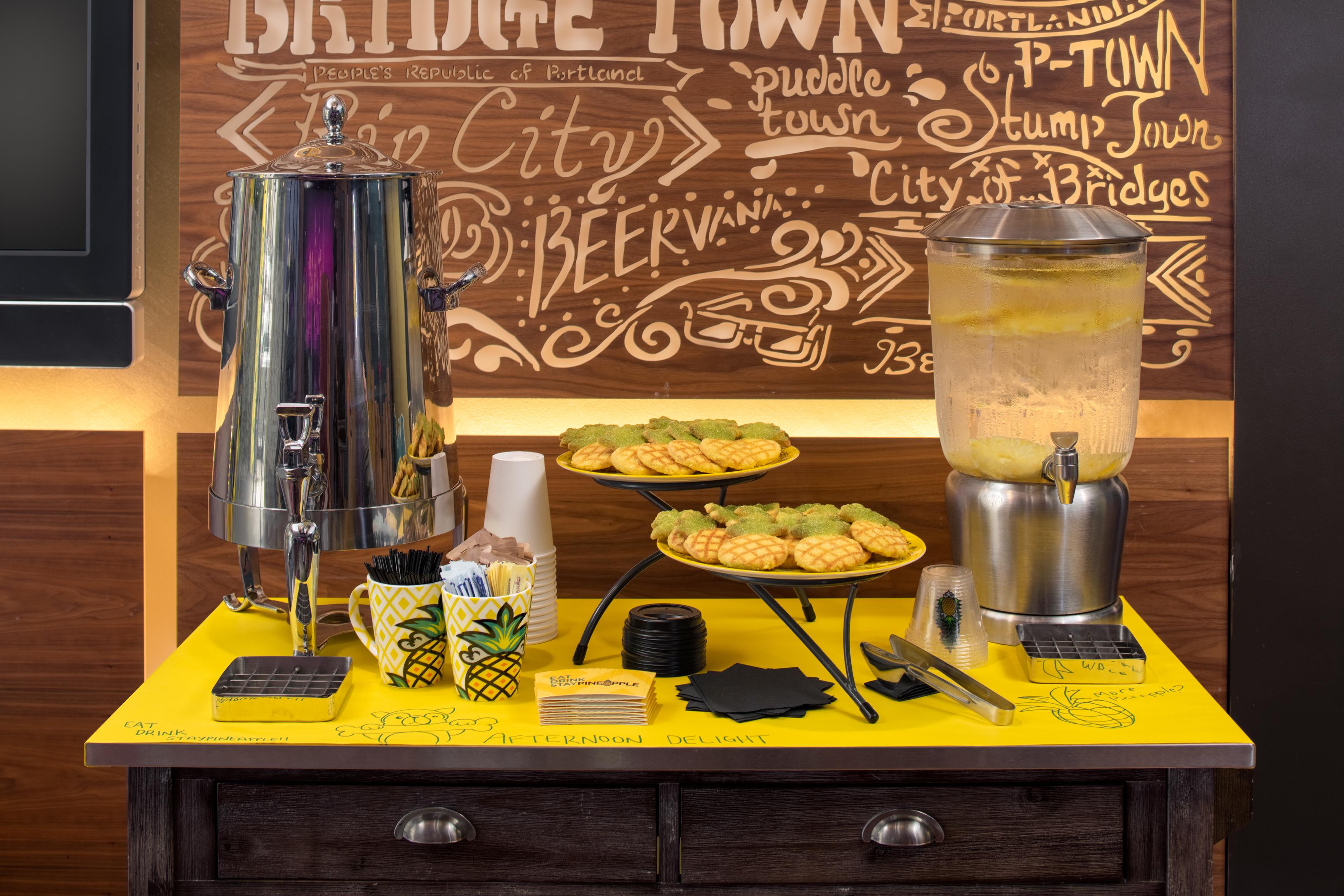 Staypineapple, Hotel Rose, Downtown Portland Bagian luar foto