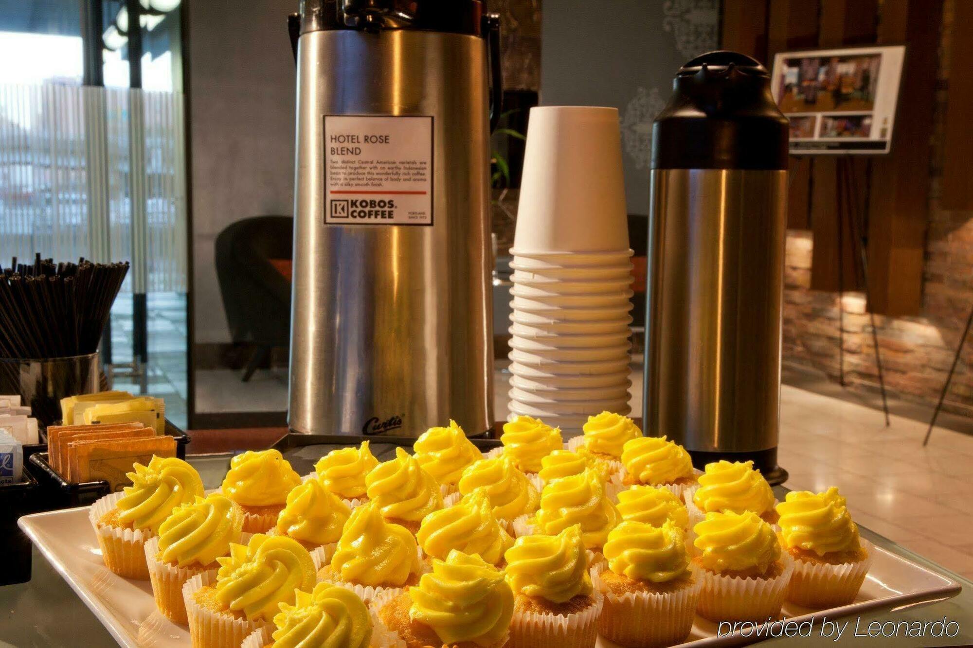Staypineapple, Hotel Rose, Downtown Portland Bagian luar foto